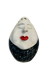 SCULTURA FIORI DI TESTA VASO TESTA FIORITA FUTURO D'ARTE